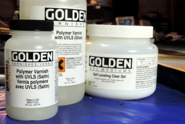 Golden polymer varnish and self-levelling gel